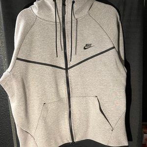 Used gray Nike tech hoodie